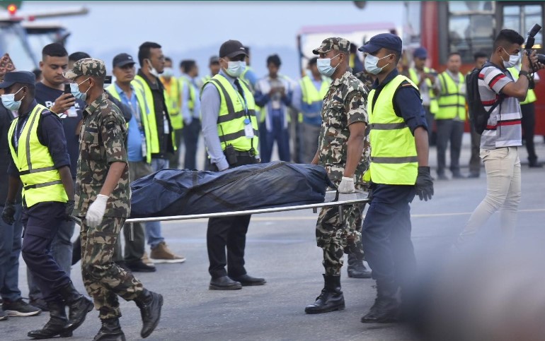 तारा एयर दुर्घटना: ज्यान गुमाएकाहरुको शव काठमाडौं ल्याइयो (तस्विरहरु)