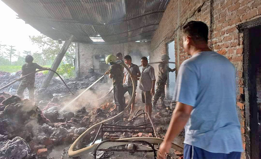 सैनामैनाको कपास उद्योगमा आगलागी, ३ घण्टापछि नियन्त्रणमा