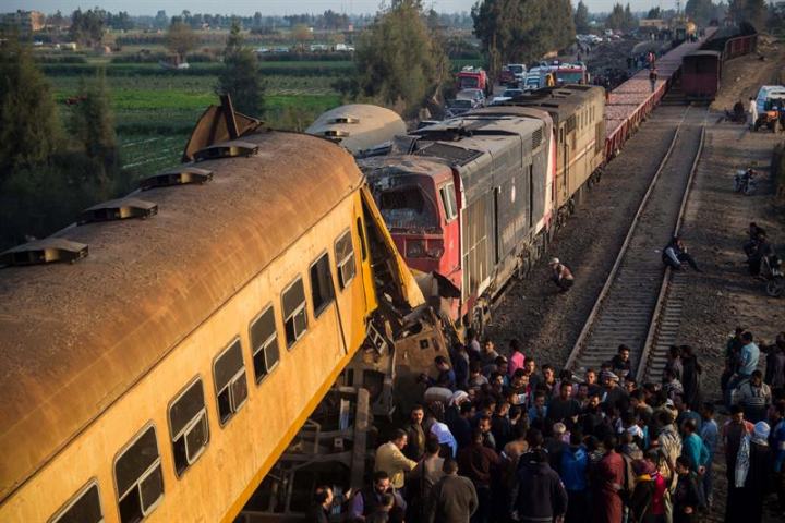 ग्रिसमा रेल दुर्घटनामा ३२ जनाको मृत्यु