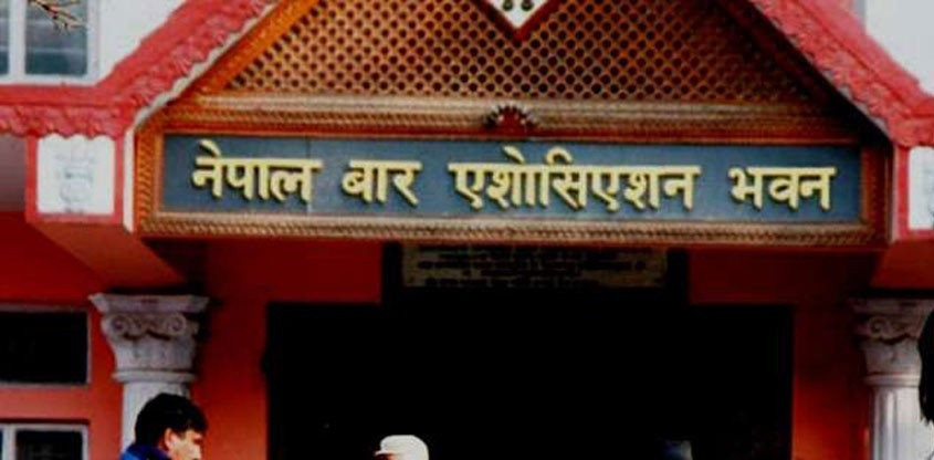 प्रधानमन्त्रीविरुद्ध  सर्वोच्चमा रिट हालेकोप्रति बारको असन्तुष्टि