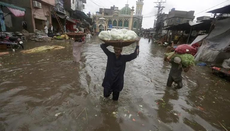 पाकिस्तानमा बाढीः ५० घर र पावर स्टेसन जलमग्न