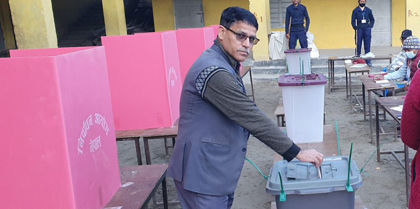 सुदूरपश्चिमका मुख्यमन्त्री त्रिलोचन भट्टले गरे मतदान