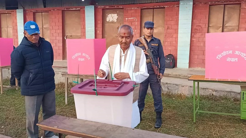 उमाकान्त चौधरीले गरे मतदान