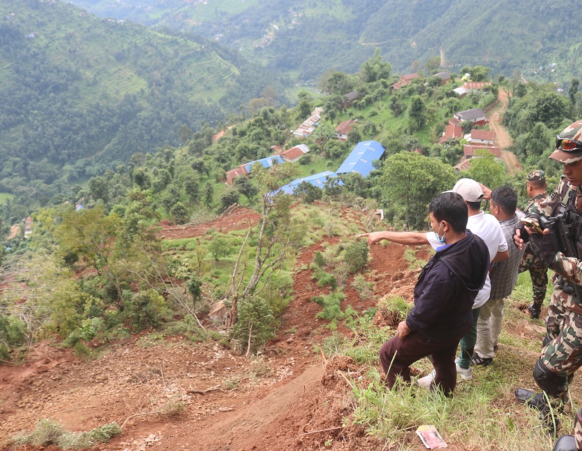 कालिकोटको मय गाउँ सुक्खा पहिरोको जोखिममा