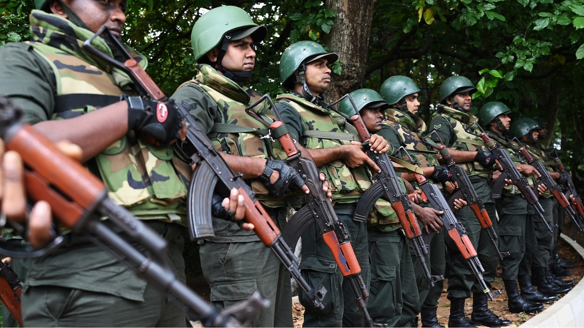 श्रीलंकाले ६५ हजार सैनिकलाई अवकाश दिने