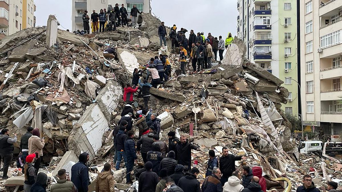 टर्की भूकम्पः झण्डै ५ हजार जनाको मृत्यु
