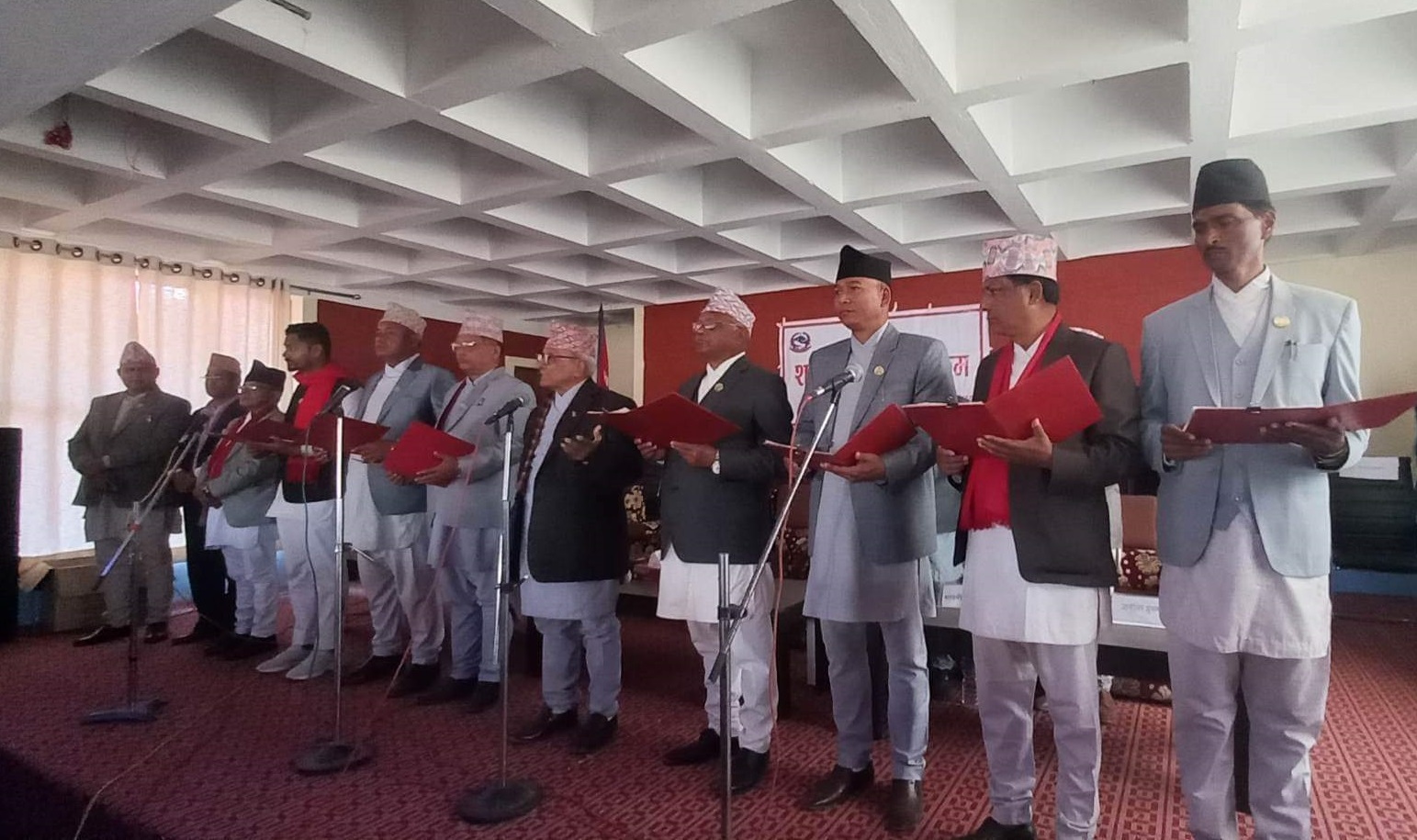 लुम्बिनी प्रदेश सरकारले पायो पूर्णता,  मन्त्रीले लिए शपथ