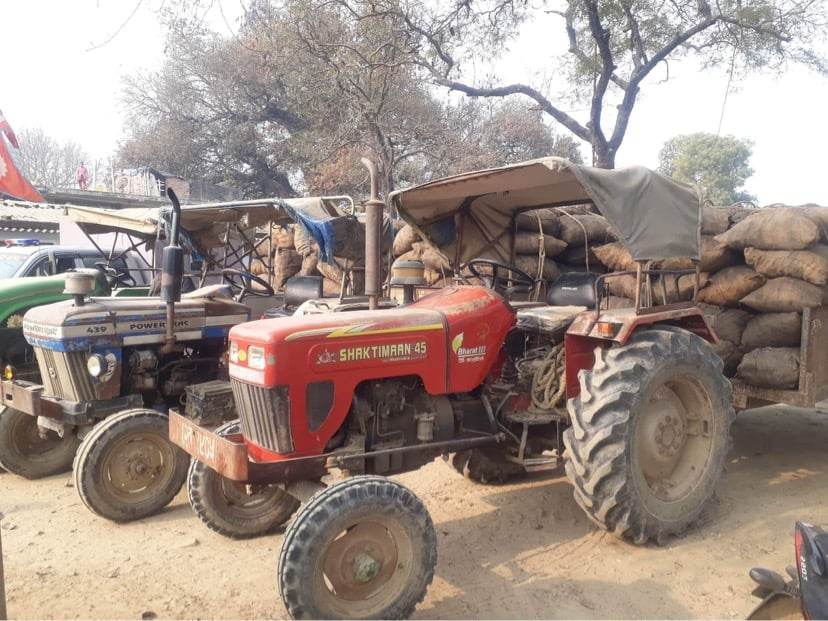 सशस्त्र प्रहरीद्वारा काठको कोईलासहित ३ वटा ट्याक्टर नियन्त्रणमा