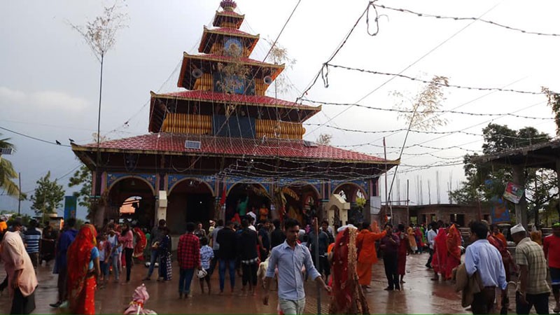 नवरात्र सुरु भएसँगै शक्तिपीठमा दर्शनार्थीको भीड