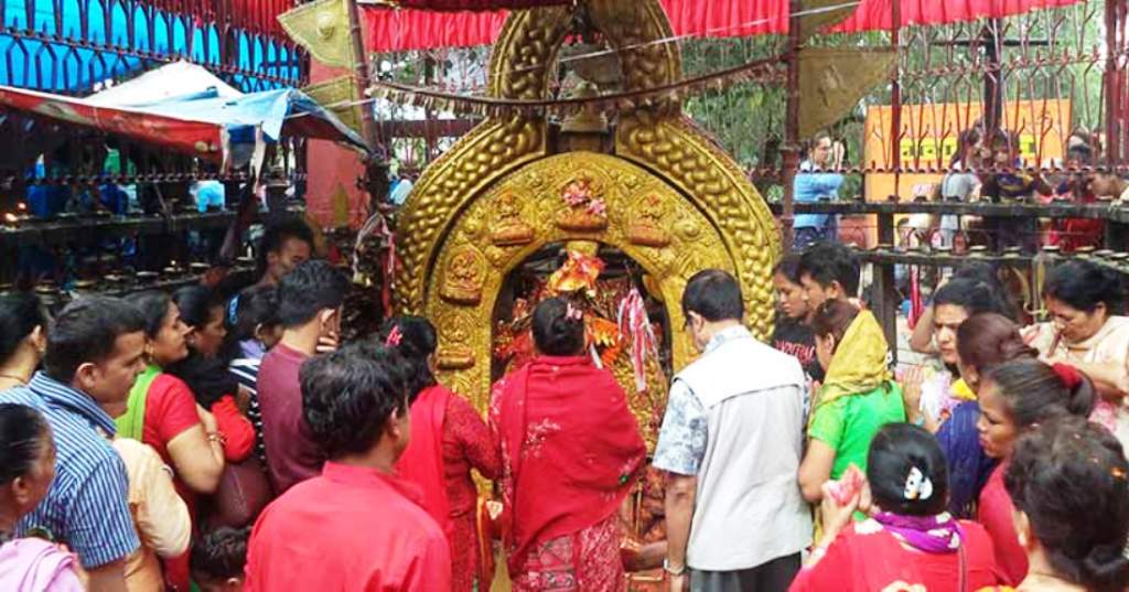 रामनवमी पर्वका अवसरमा राममन्दिरमा भक्तजनको भीड