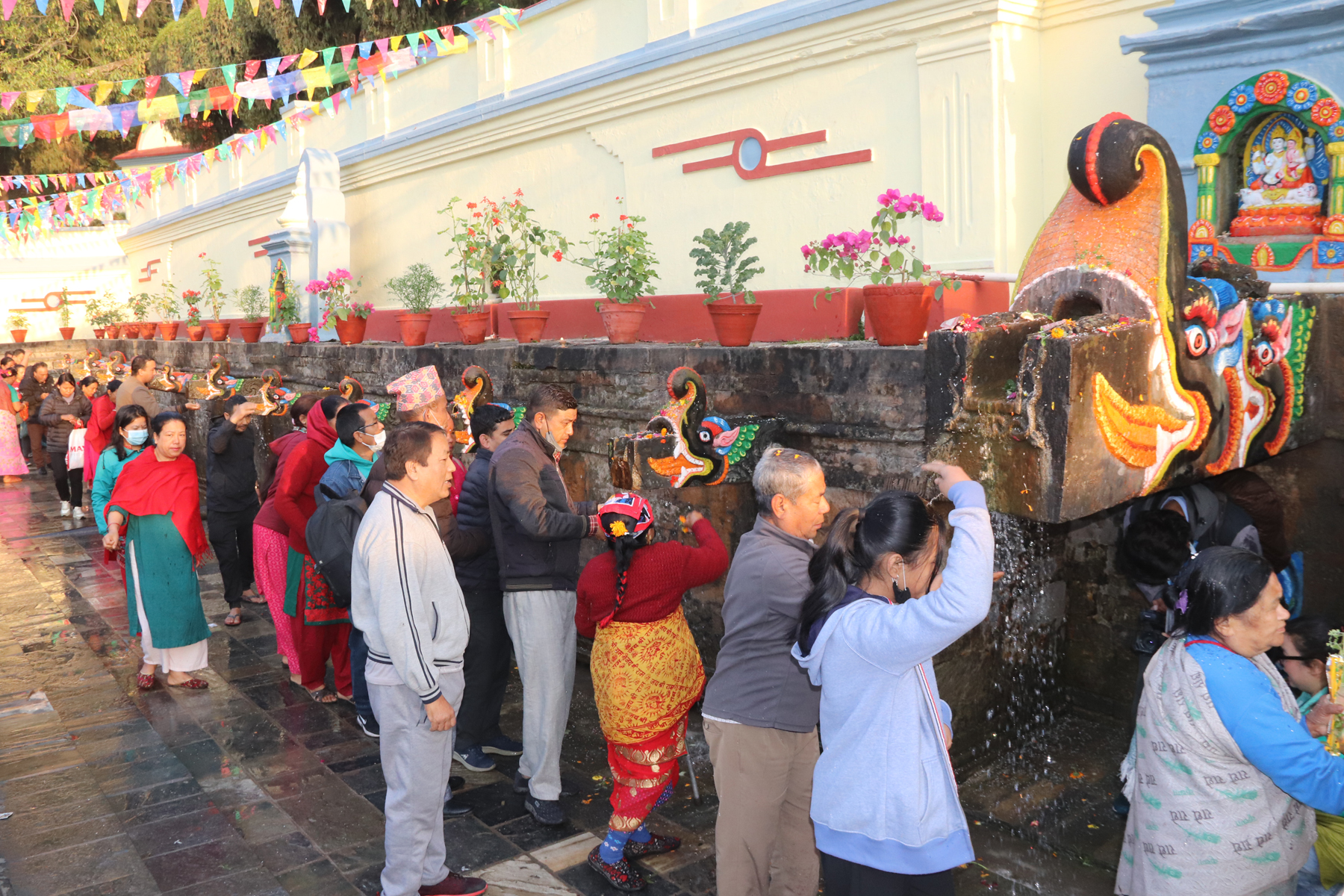 बालाजु बाइसधारा मेलामा भक्तजनहरु (फोटोफिचर)