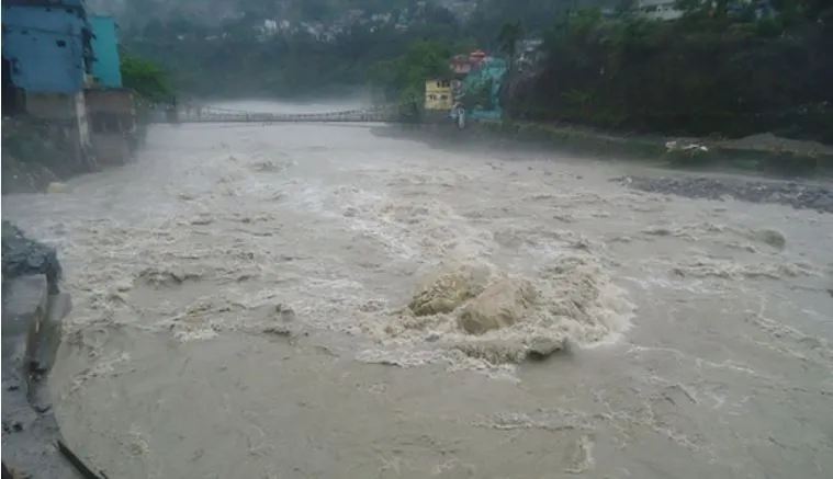 दार्चुलामा तुइनबाट खसेर एक पुरुष महाकालीमा बेपत्ता