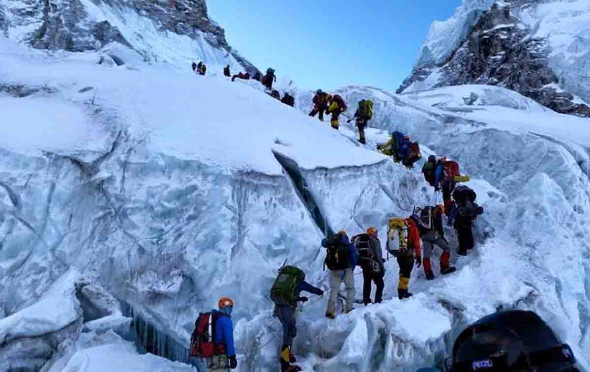 ३७ हिमाल आरोहण गर्न ७० देशका ८ सय ७० आरोहीले लिए अनुमति