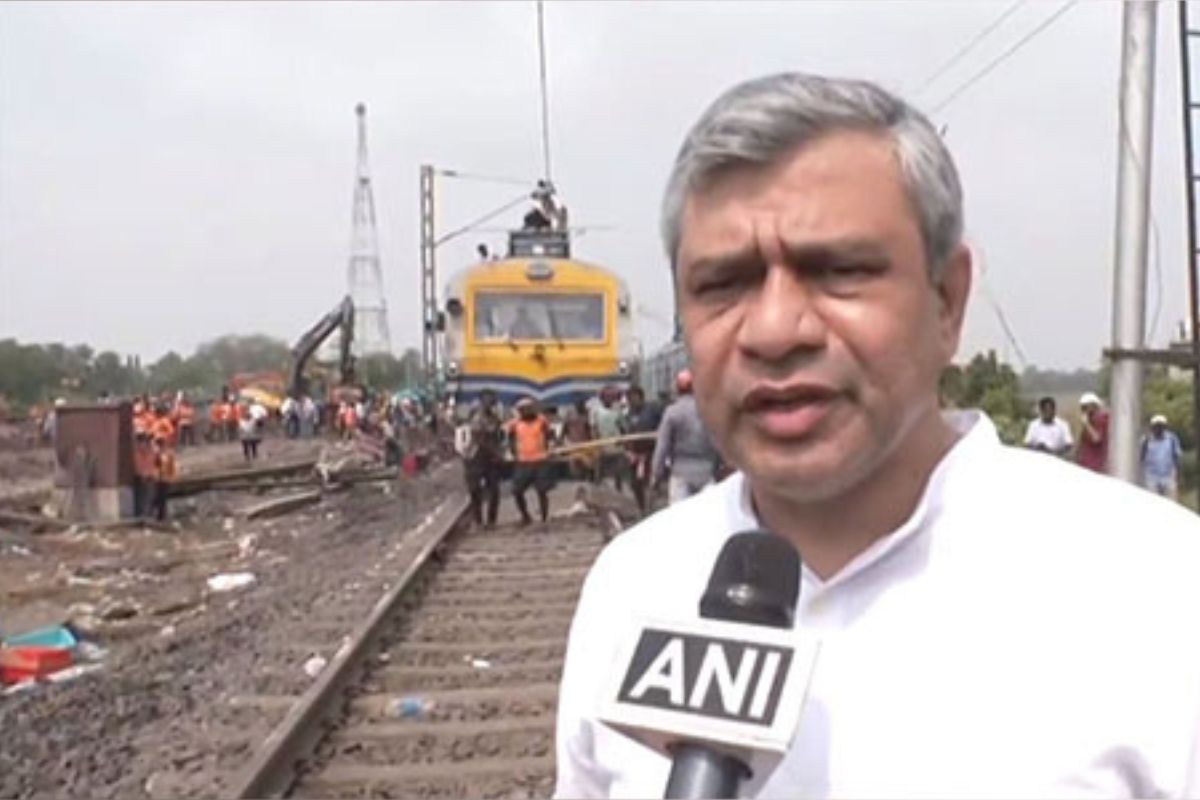 ‘रेल दुर्घटनाको कारण र जिम्मेवार व्यक्तिहरू पहिचान गरेका छौं,’ : भारतका रेलमन्त्री अश्विनी