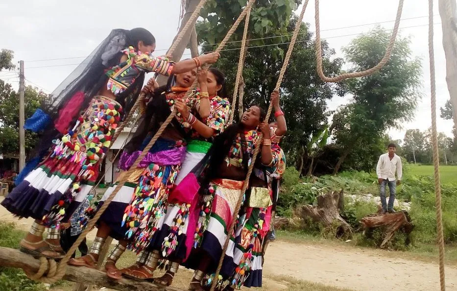 राना थारु समुदायका महिलाले तीज पर्व भदौ २ मा मनाउने