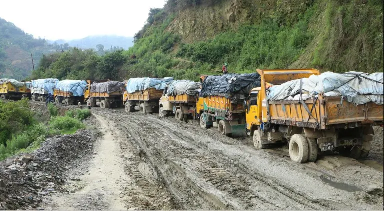 असोज २० गतेसम्म माग सुनुवाइ नभए बञ्चरेडाँडावासीले फोहरका गाडी रोक्ने