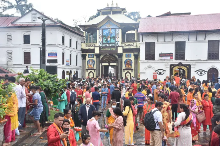 साउनको अन्तिम सोमबारमा यस्तो देखियो पशुपति (तस्बीरहरु)