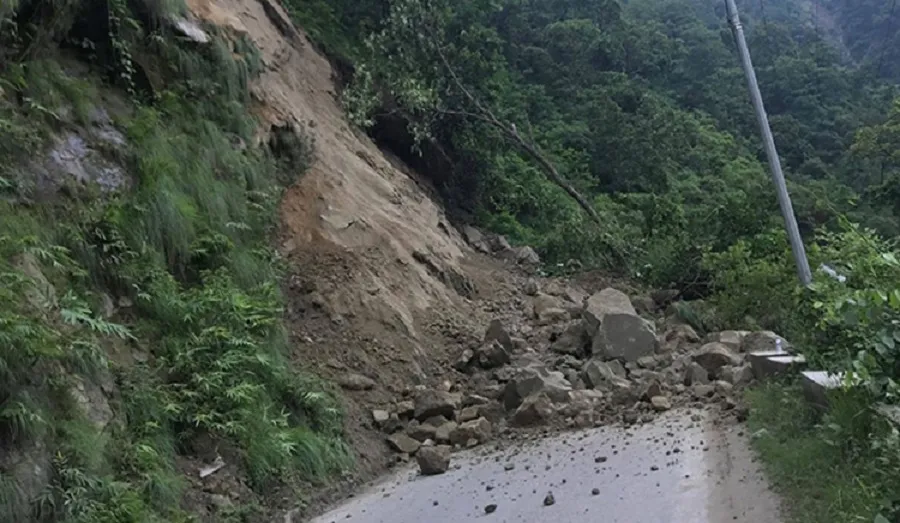 पहिराले गोरुसिङ्गे सन्धिखर्क सडक अवरुद्ध