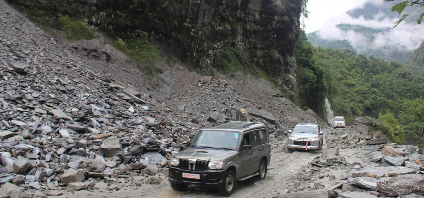 पूर्वपश्चिम राजमार्गको नवलपुर खण्ड एकतर्फी सञ्चालनमा