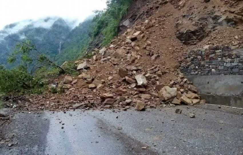 बाढी पहिरोबाट देशभर १३२ सडक प्रभावित