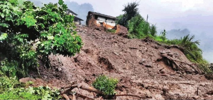 ताप्लेजुङमा पहिरो : एकै परिवारका चार जनाको मृत्यु, दुई घाइते