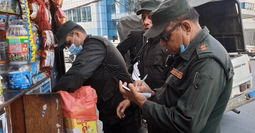 सुर्तीजन्य पदार्थ जफत गर्दै काठमाडौँ महानगर