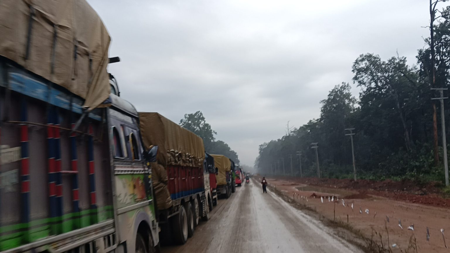 पूर्वपश्चिम राजमार्गको नवलपुर खण्ड एकतर्फी सञ्चालनमा