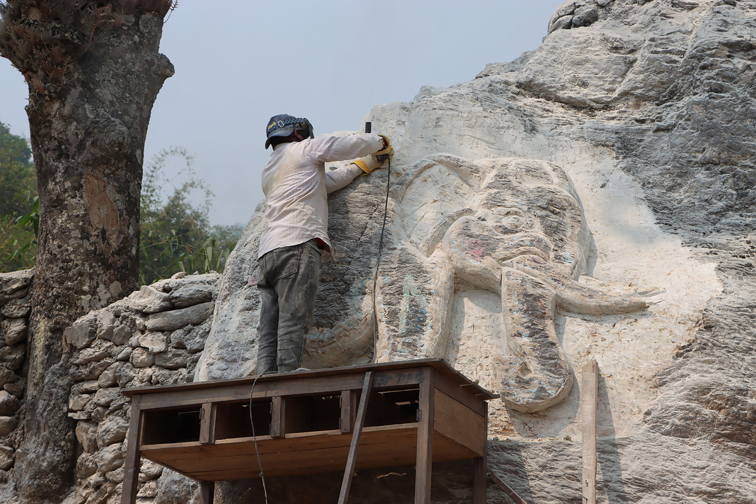 ढुङ्गामा आकृति