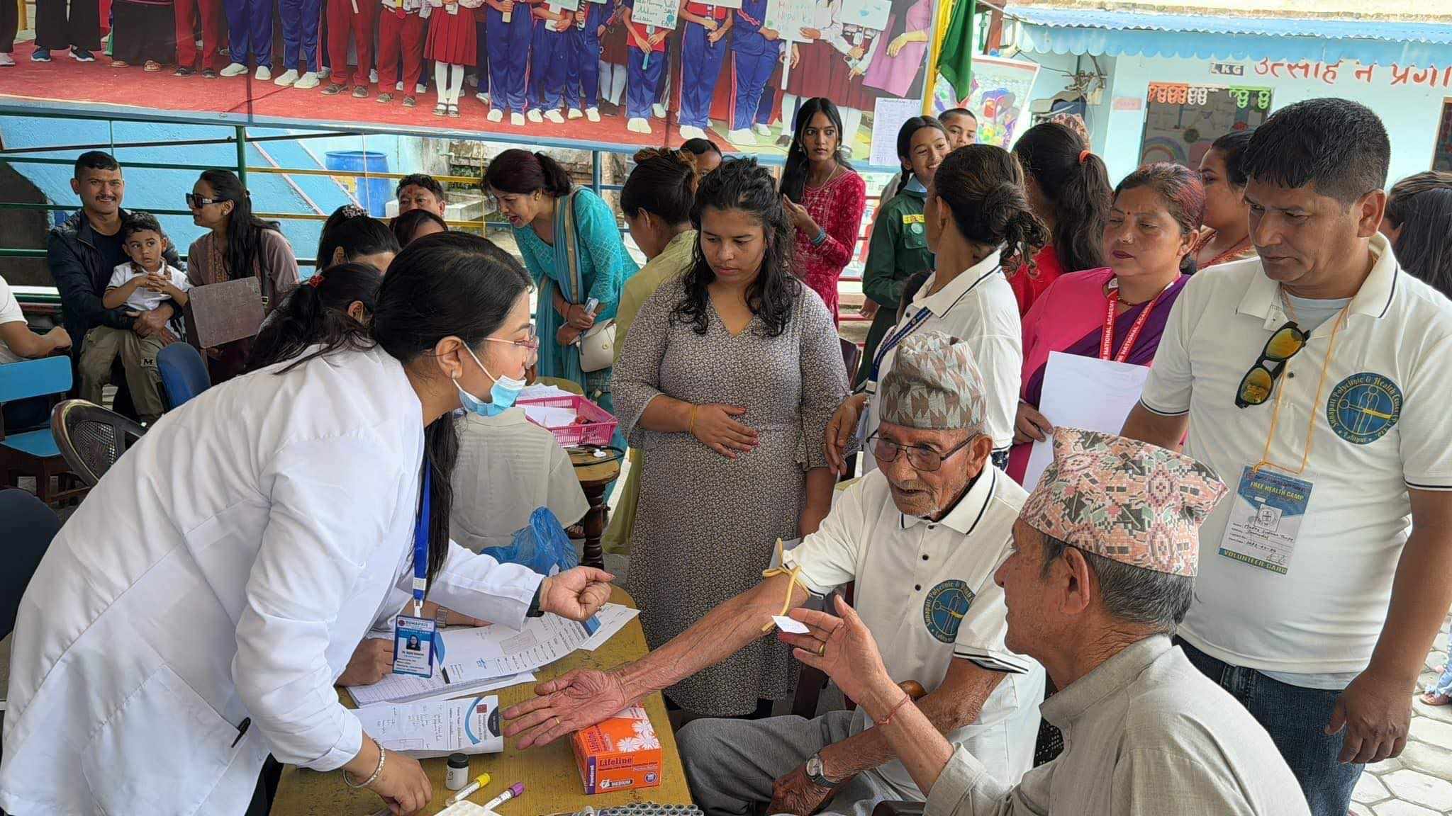 सुनापाती पोलिक्लिनिक द्वारा निःशुल्क स्वास्थ्य सिविर,पाँचसय बढीले लिए सेवा