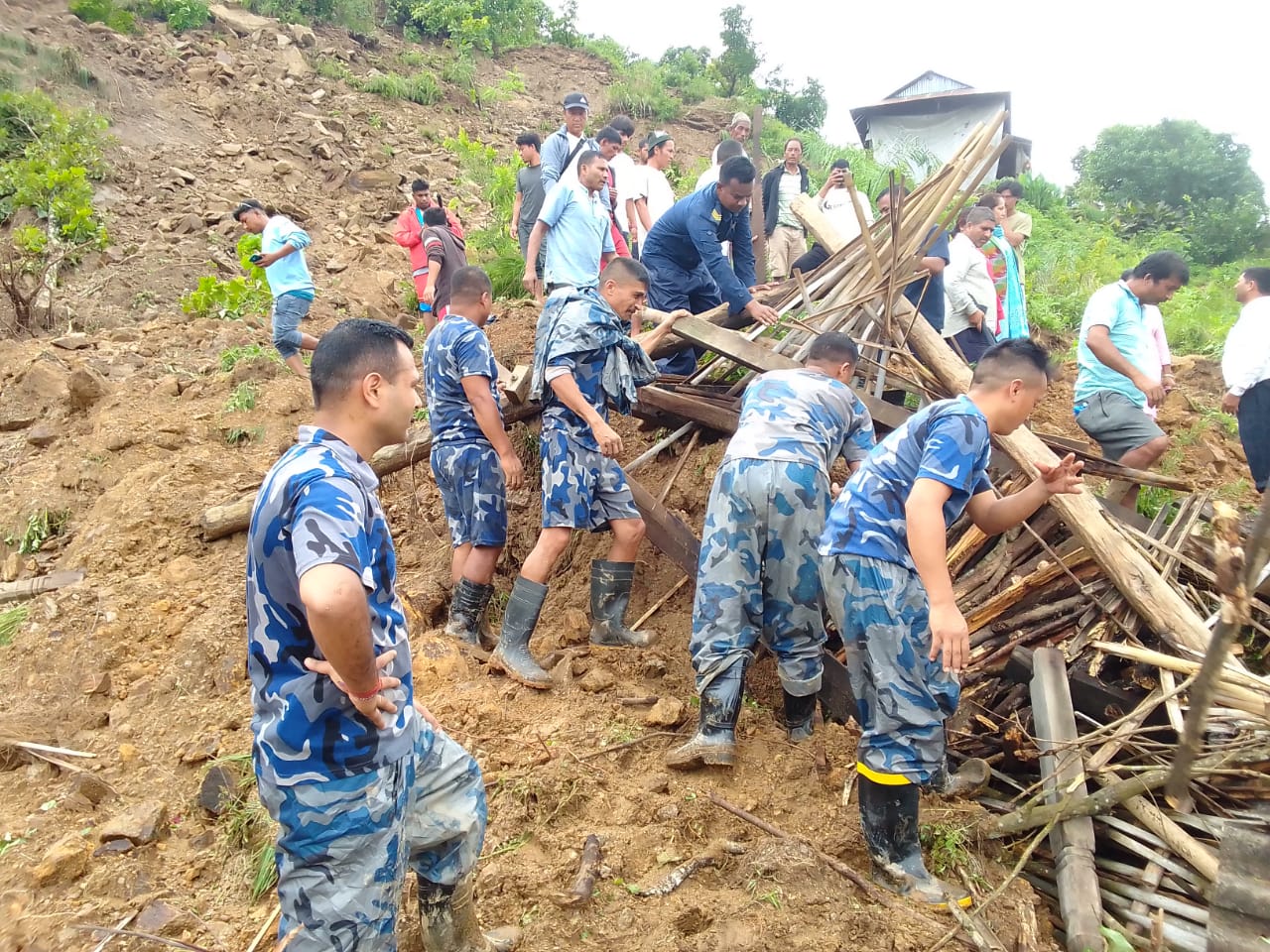 उदपुरमा पहिरोमा परी घाईते भएका दुईमध्ये एक जनाको मृत्यु 