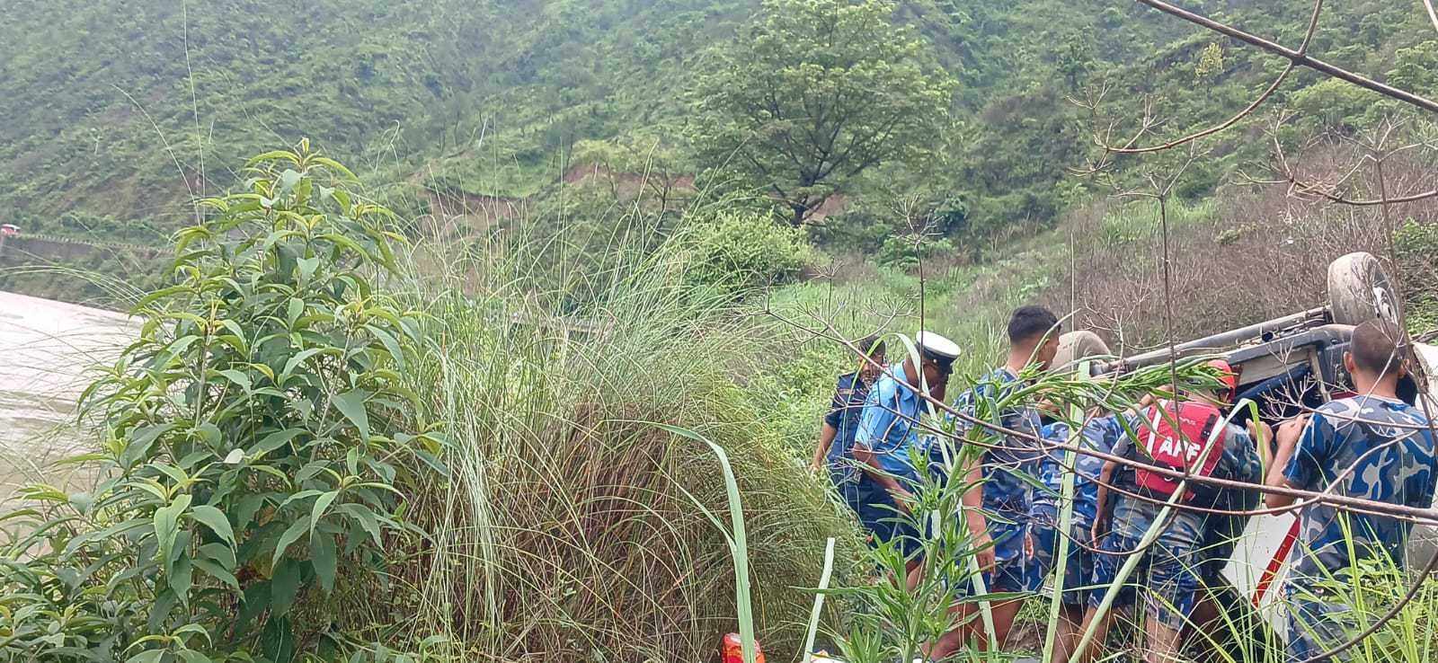 सिन्धुलीको गोलन्जोरमा हाईस दुर्घटना हुँदा ११ जना घाईते