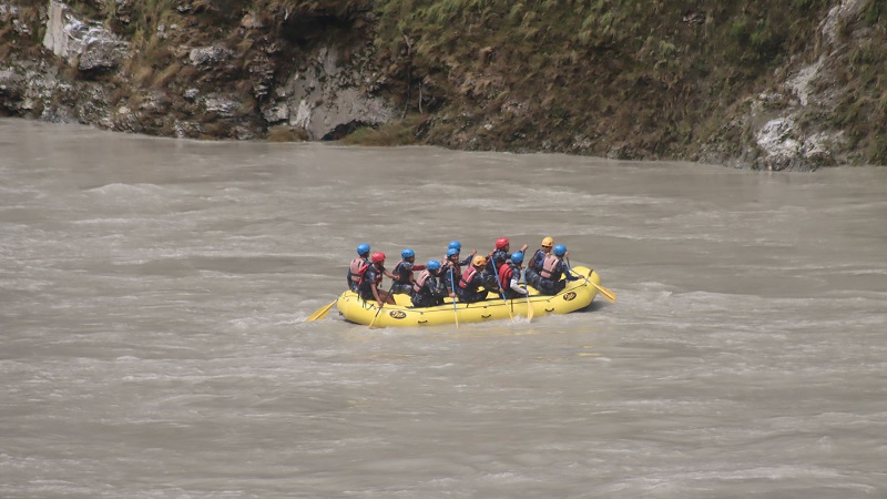 सिमलताल दुर्घटनाबारे अध्ययन कार्यदलले आज गृहमन्त्रीलाई प्रतिवेदन बुझाउँदै