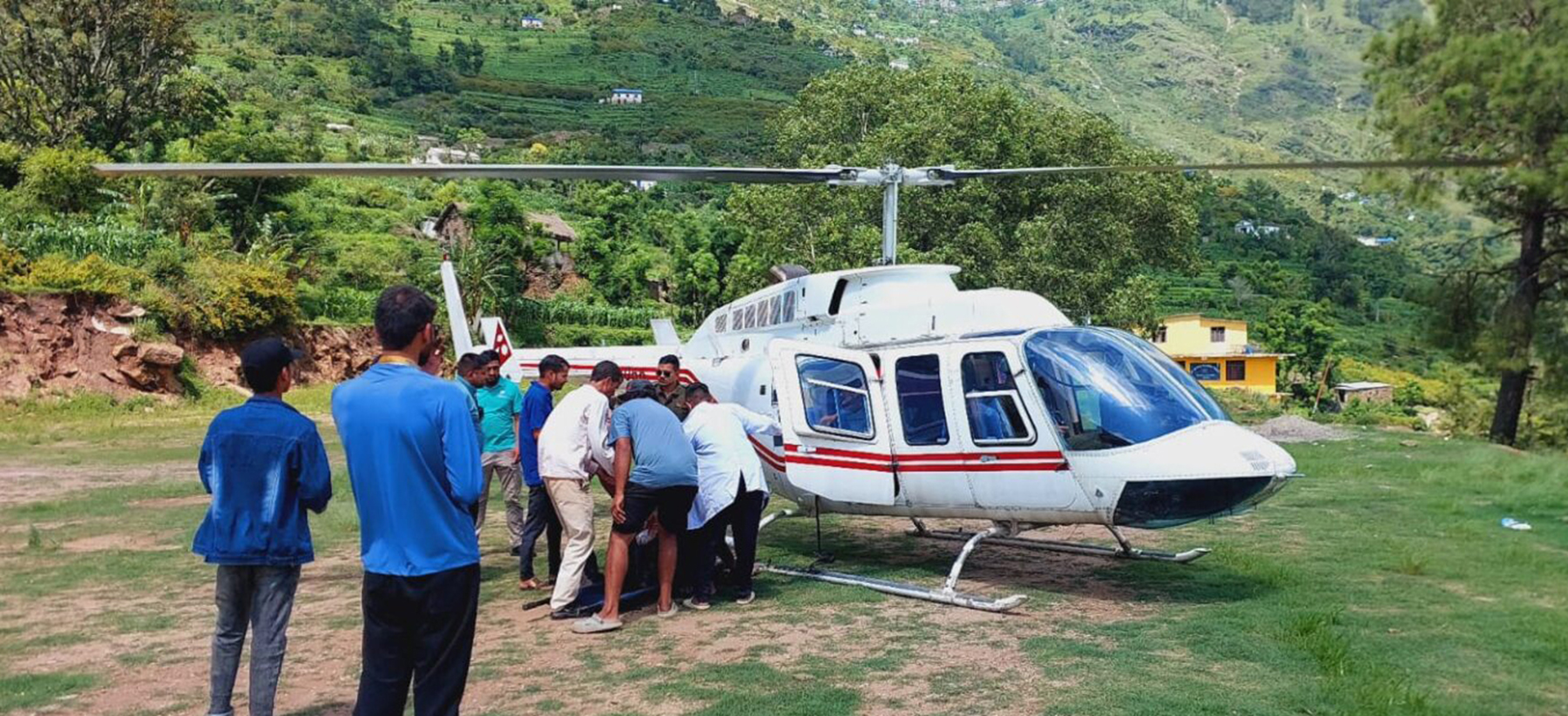 कालीकोटमा सर्पको टोकाइबाट घाइतेको हेलिकप्टरबाट उद्वार