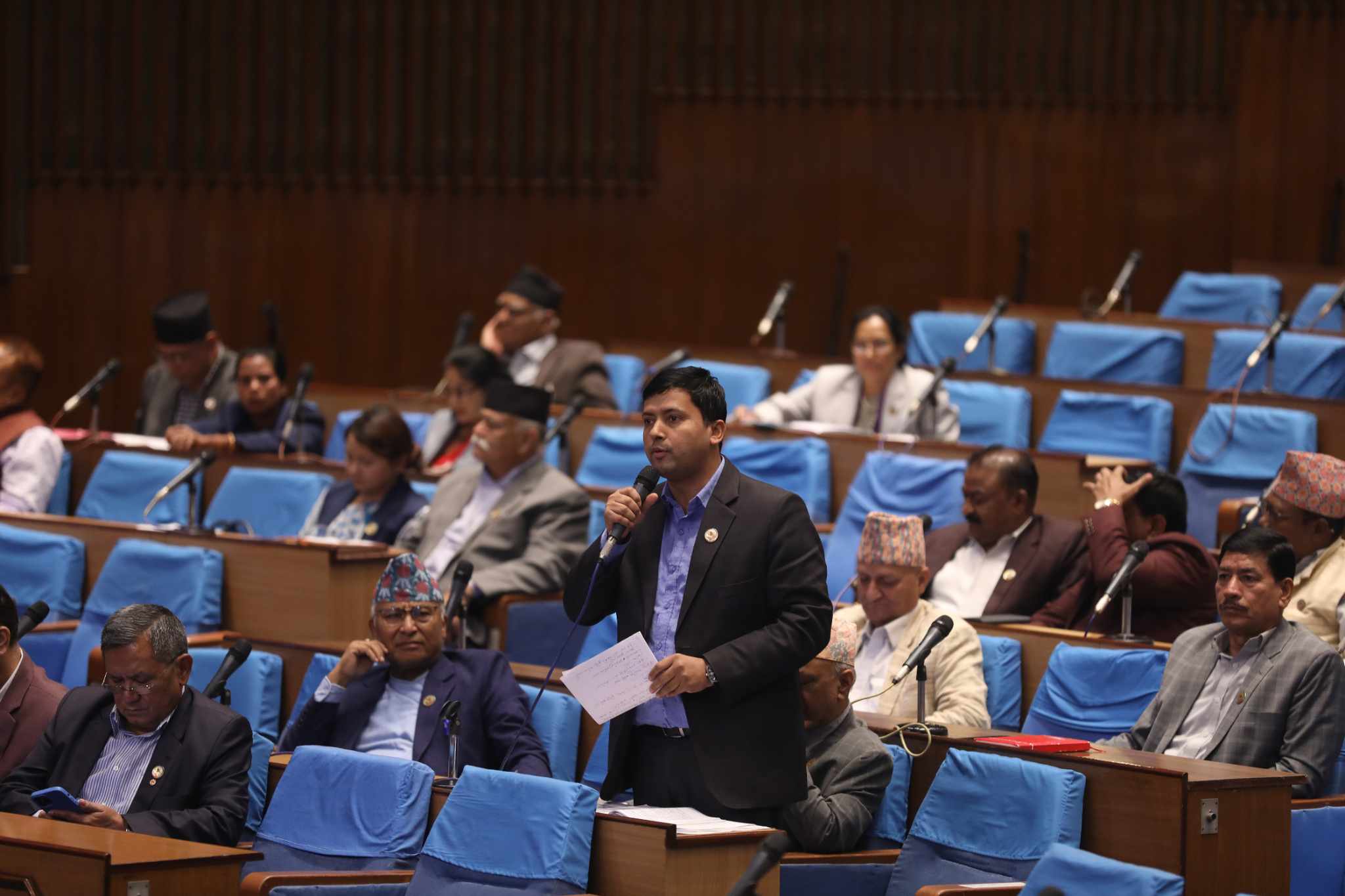 रास्वपाका मन्त्रीलाई बर्तौलाको प्रश्नः गोजीमा भएको राजीनामा कहाँ पुग्यो ?