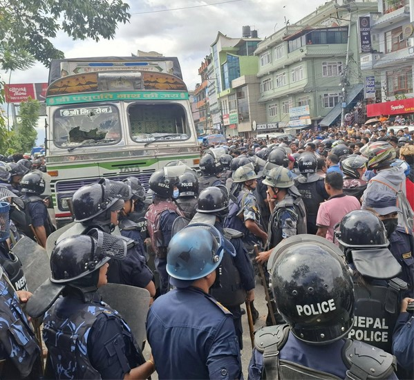 गठ्ठाघर दुर्घटना : ट्रकको ठक्करबाट मृत्यु भएका स्कूटर चालक पुरुष भएको पुष्टि