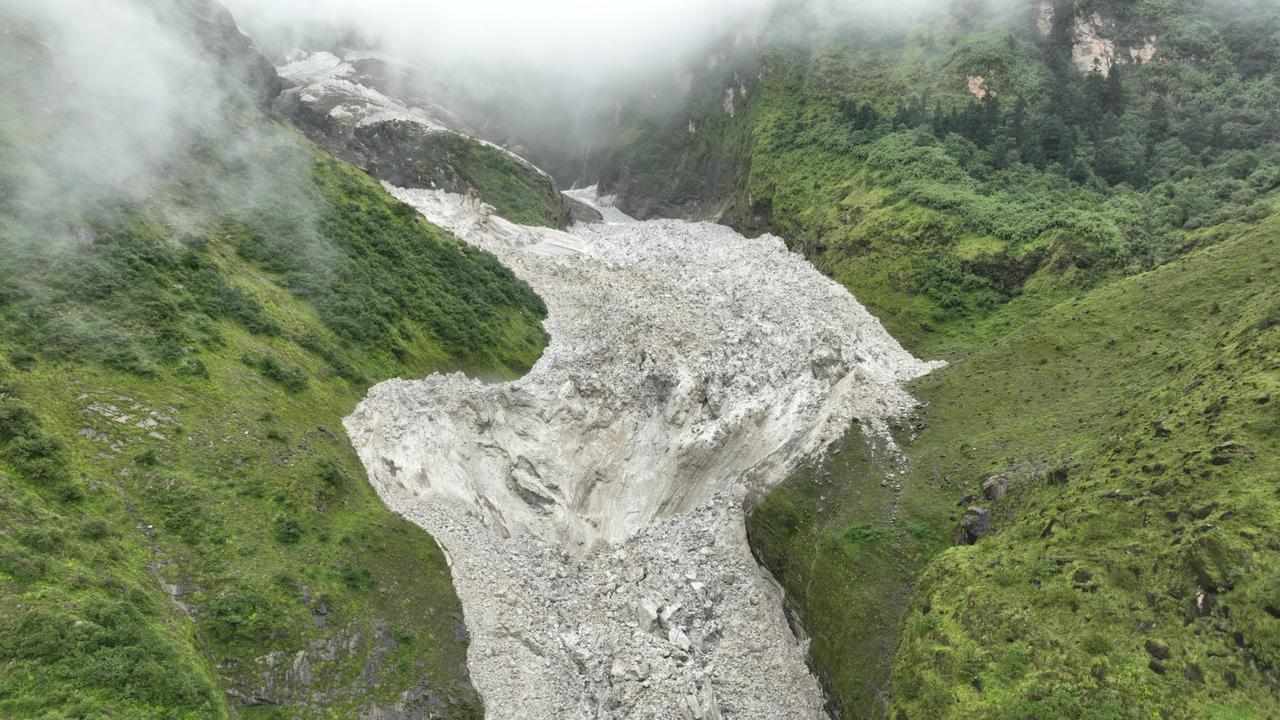 मुस्ताङमा हिमपहिरोले थुनियो बोक्सेखोला (फोटो फिचर)