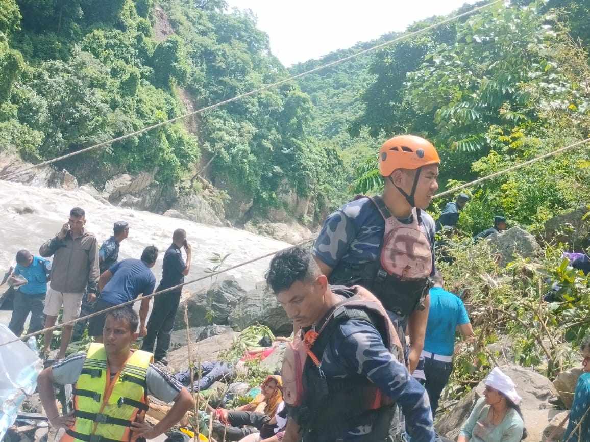 तनहुँ बस दुर्घटनाः मृतक सबैको शव परीक्षण चितवनमा हुने