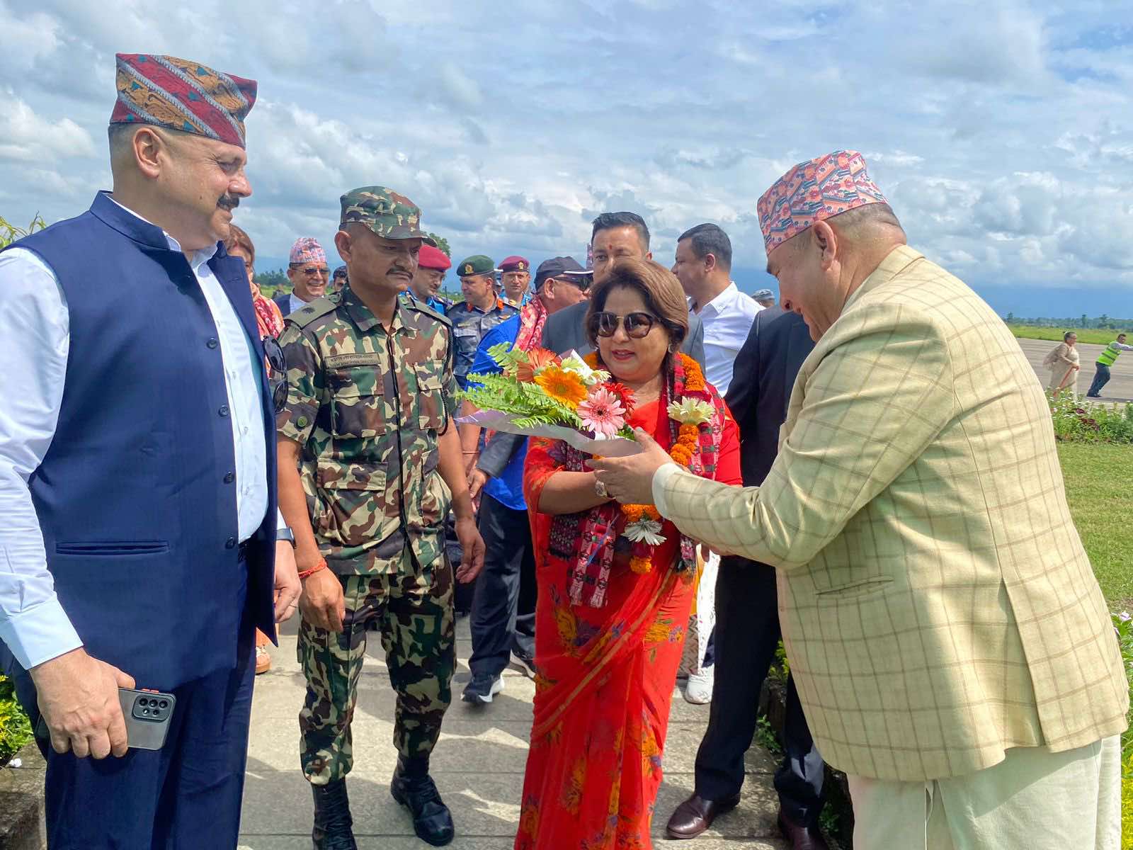 गौरा पर्व मनाउन धनगढी पुगिन् परराष्ट्रमन्त्री डा राणा, विमानस्थलमा भव्य स्वागत