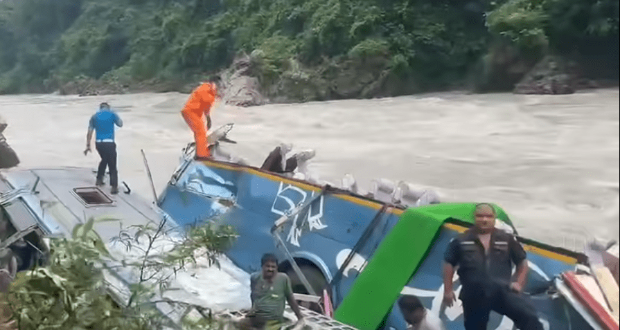 तनहुँको आँबुखैरेनी दुर्घटना अप्डेट : १४ जनाको मृत्यु, १५ जना घाइते