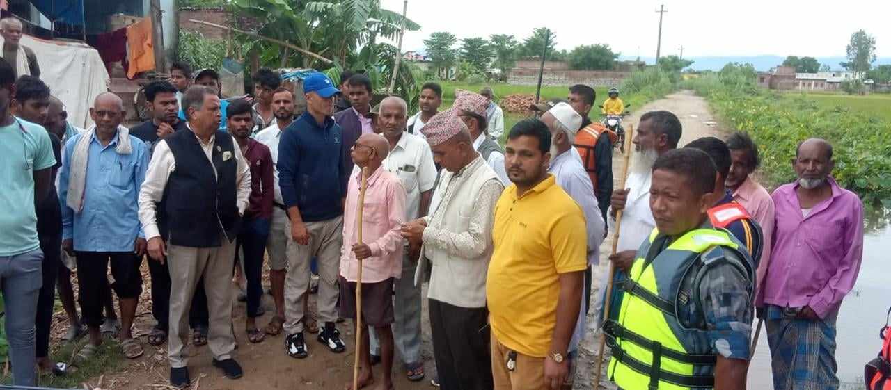 बाढी प्रभावित क्षेत्रमा पुगे विनोद चौधरी, उद्धार र राहतमा कमी हुन नदिने प्रतिवद्दता