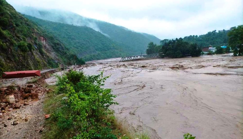 ७० वर्षपछि सुनकोशी र रोशीमा भयानक बाढी, गाउँबस्ती बगरमा परिणत