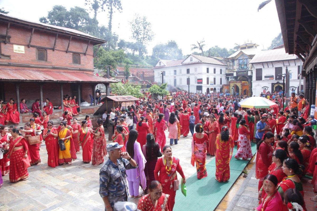 हरितालिका तिजमा पशुपतिमा व्रतालु महिलाको भीड (तस्बिरहरु)