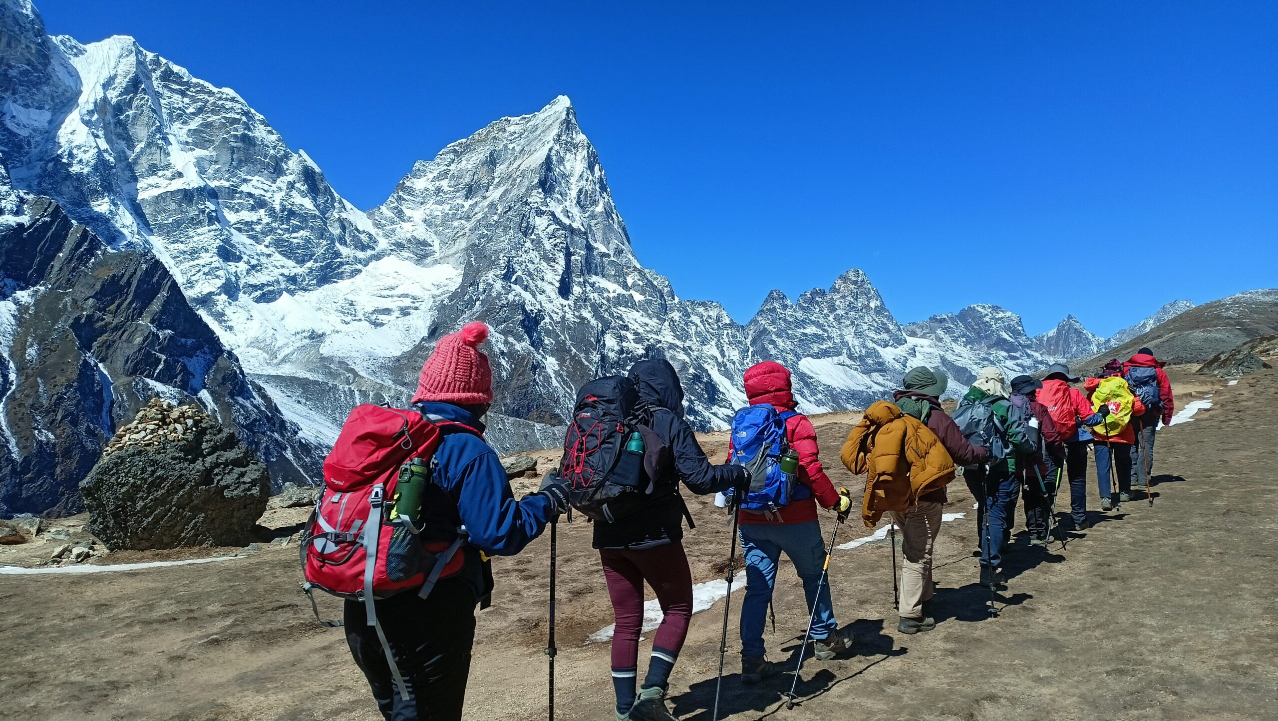 खुम्बु क्षेत्र पर्यटकले खचाखच, लुक्लामा एकै दिन दुई सय उडान