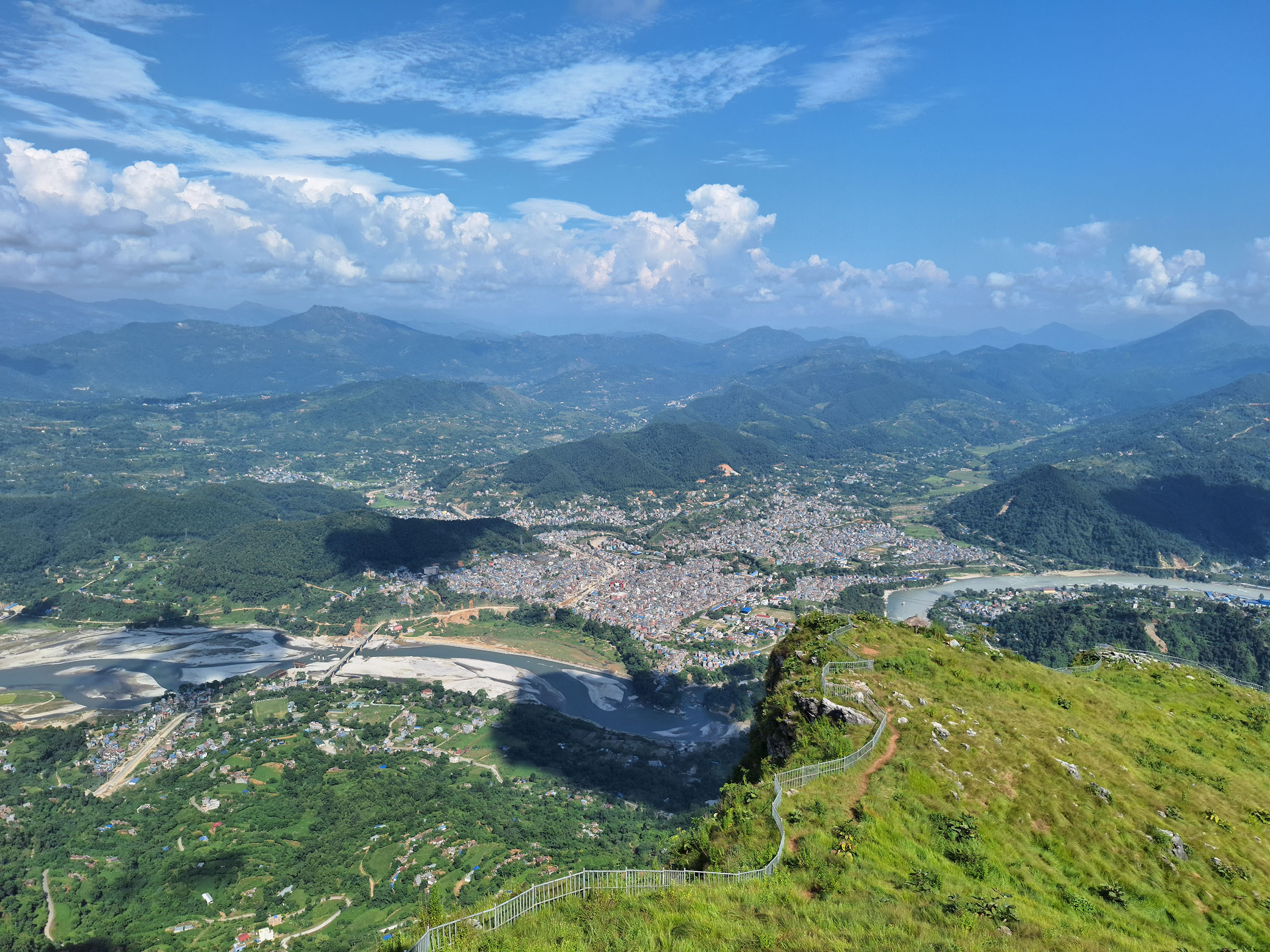 दसैँ सुरु भएसँगै मानुङकोटमा पर्यटकको चहलपहल बढ्यो