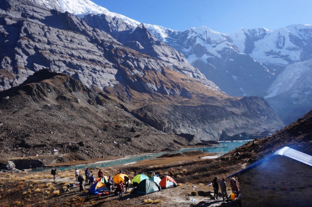 अन्नपूर्ण आधार शिविर क्षेत्रमा आन्तरिक पर्यटकको भीड, व्यवसायी उत्साहित