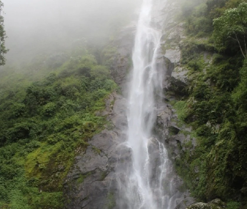 पर्यटकको पर्खाइमा भोजपुरको छाँगे झरना