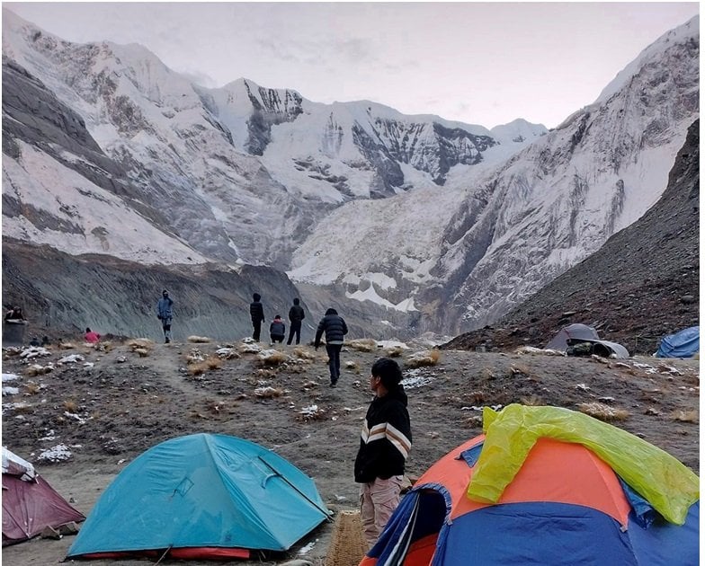 अन्नपूर्ण आधार शिविर : पर्यटकसँगै फोहरको चुनौती