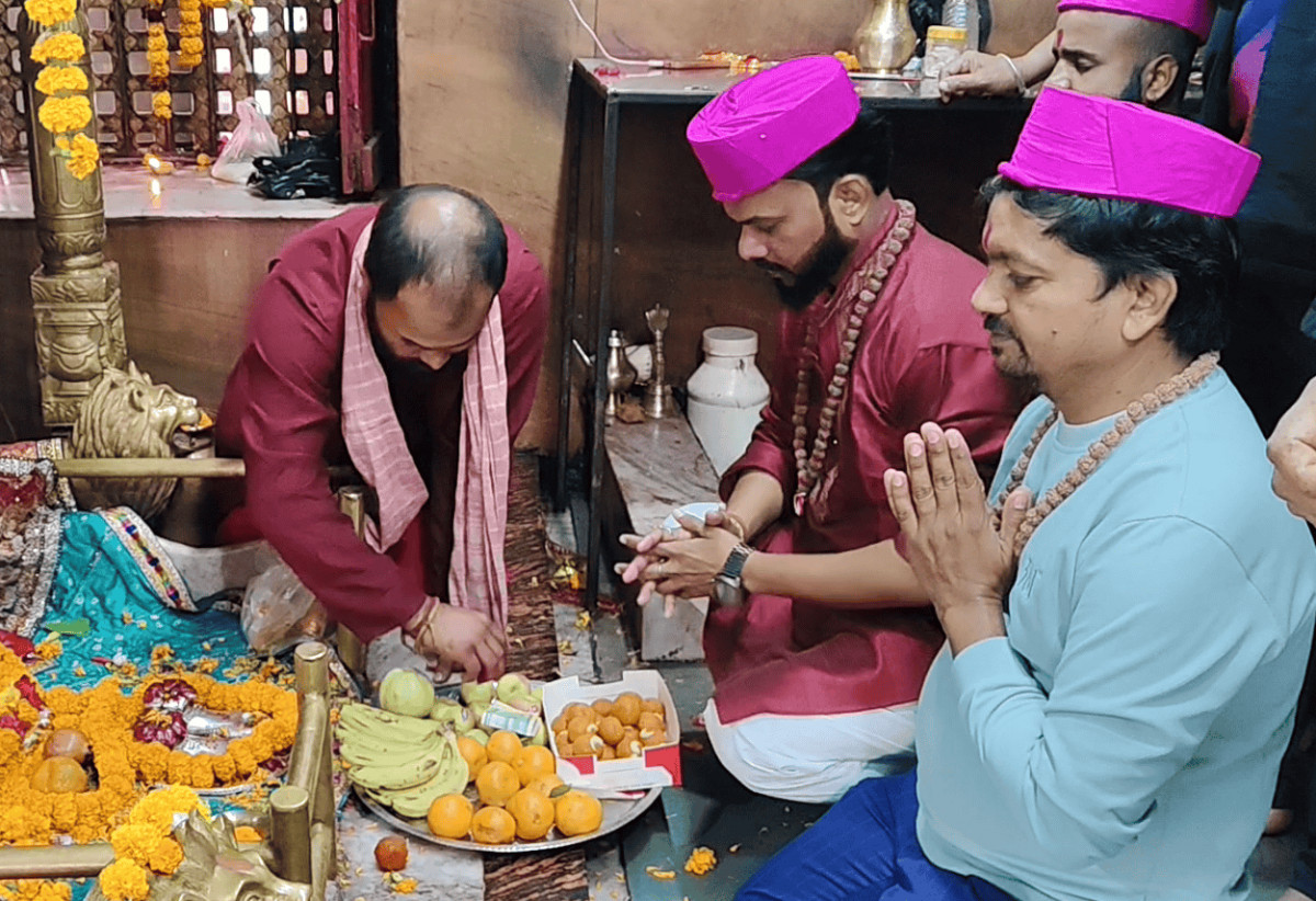 एनपिएलः जनकपुर बोल्ट्सको जितको कामना गर्दै मन्दिरमा पूजापाठ