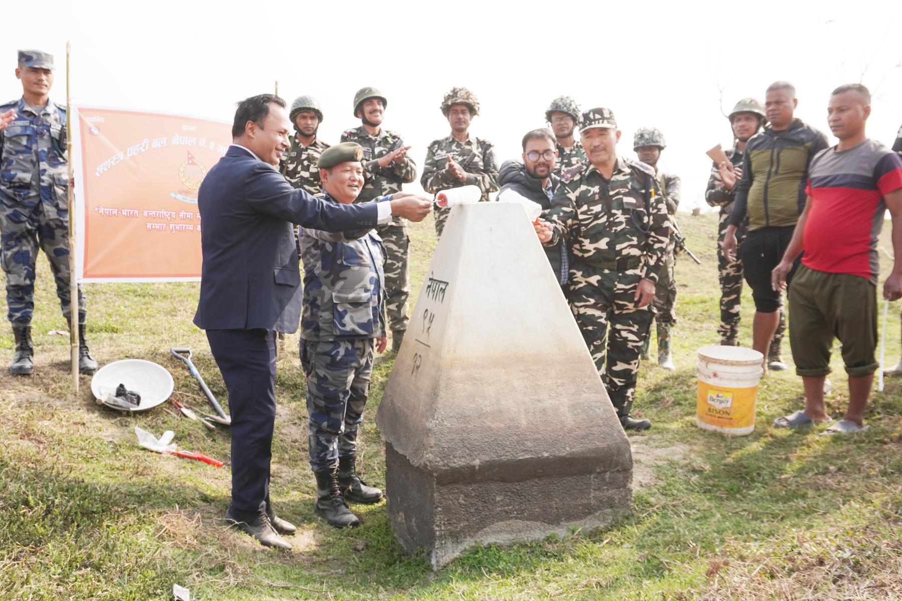 झापामा सीमास्तम्भ मर्मत गरिँदै